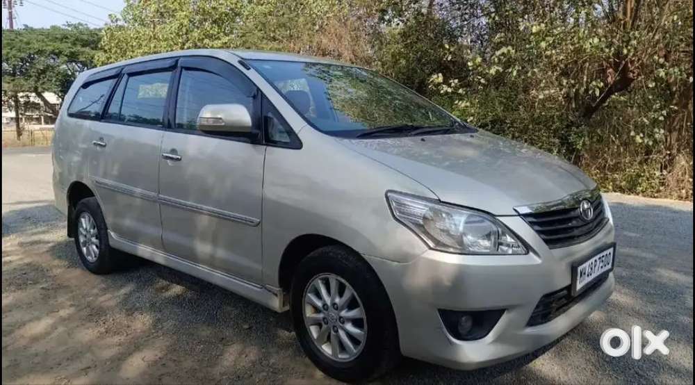 Toyota Innova 2.5 V 8 Seater