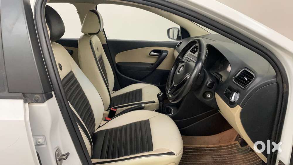 Volkswagen Polo Petrol Highline 1.2l, 2015, Petrol