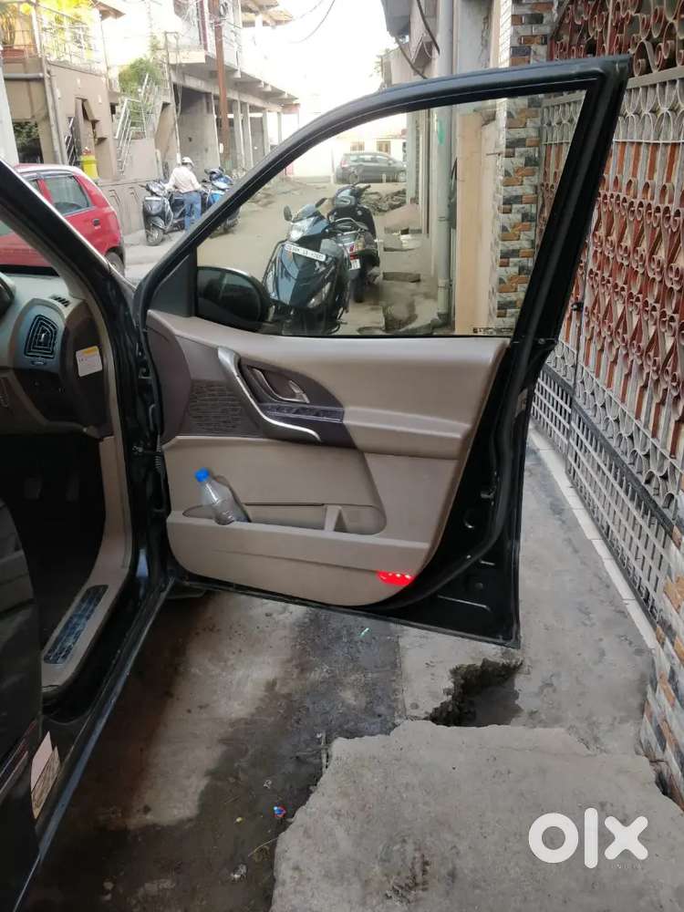 Mahindra Xuv500 November 2014 Diesel 77000 Km Driven