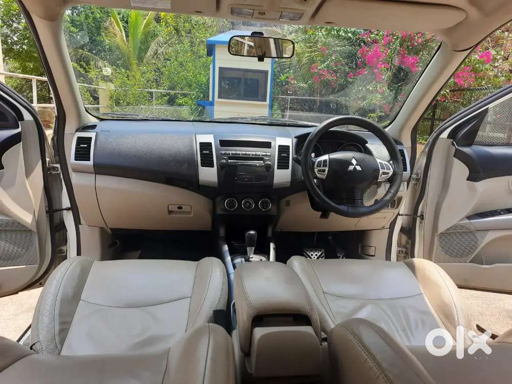 Mitsubishi Outlander Petrol 2012