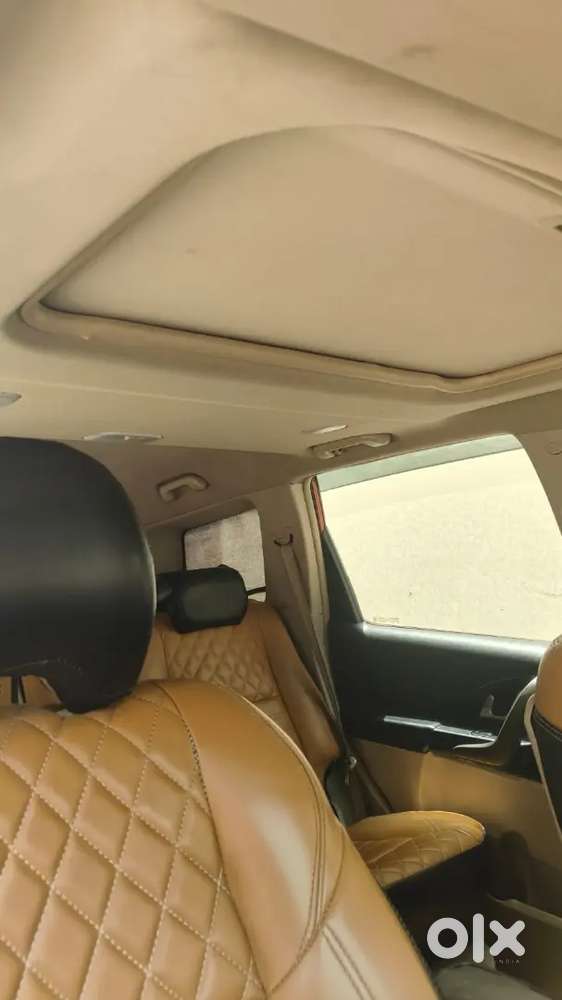Xuv 500 W 10 Top Model