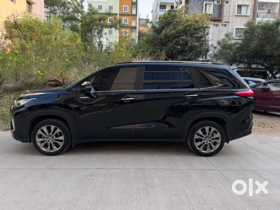 Toyota Innova Hycross 2.0 Zx Hybrid 7 Str, 2025, Petrol