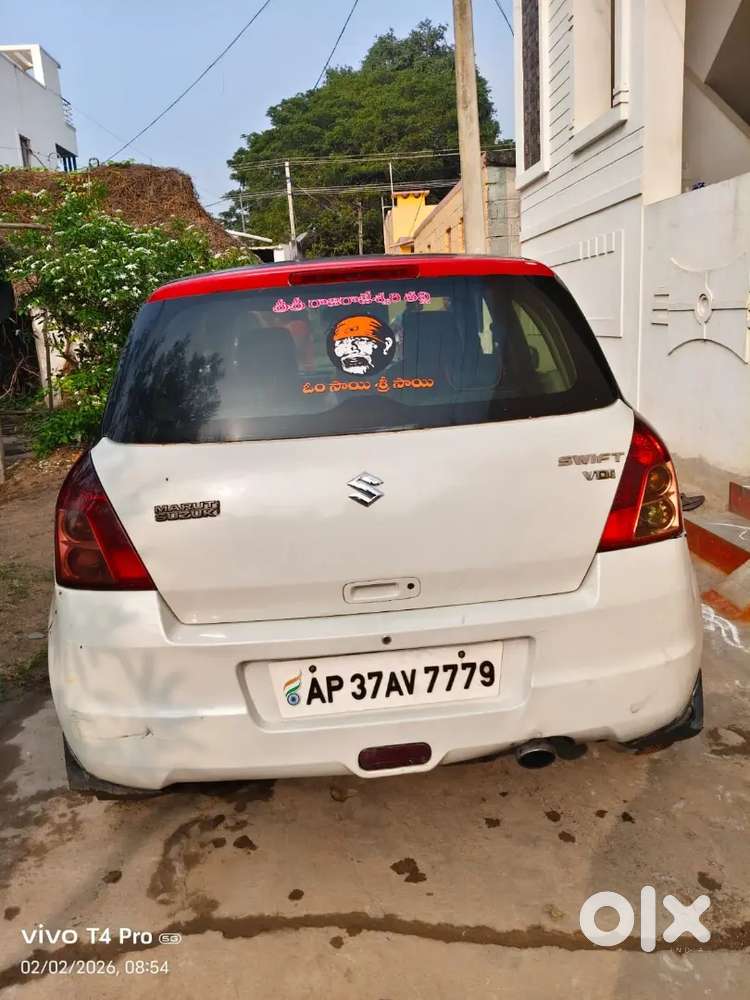 Well Maintained Good Condition Swift Diesel Car
