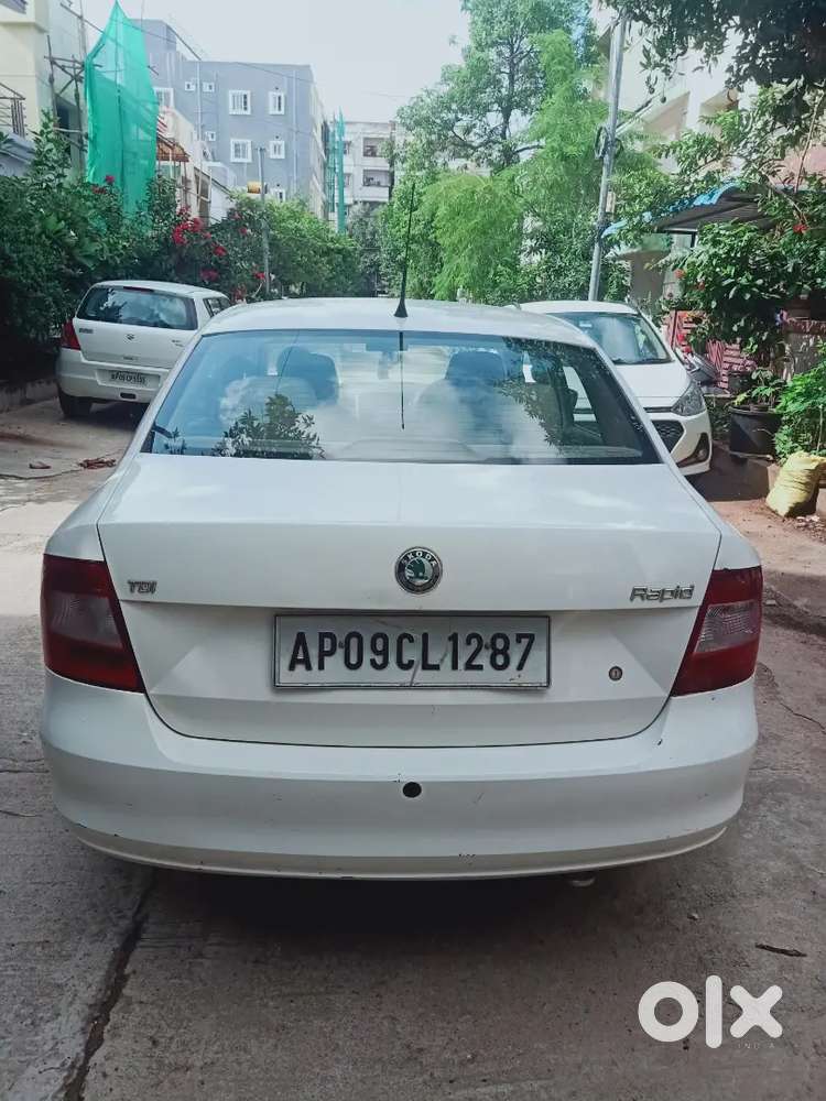 Skoda Rapid Ambition 1.6 Tdi 2012