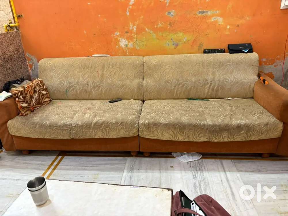 Sofa in low range 4+2+2 seater