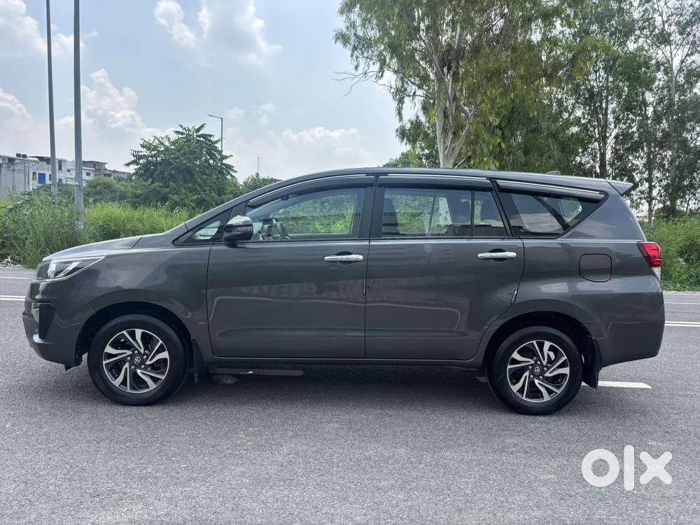 Toyota Innova Crysta 2.4 Gx Limited Edition At 7 Str, 2022, Diesel