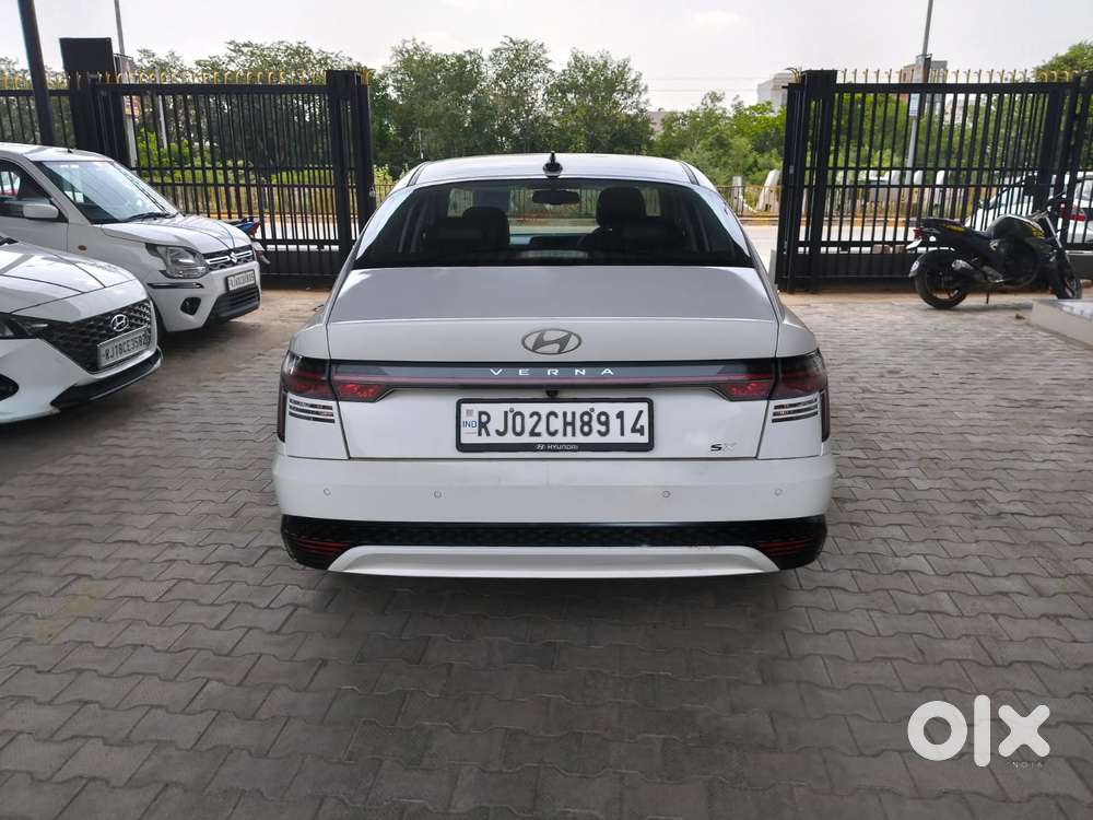 Hyundai Verna 1.5 Mpi Mt Sx (o), 2024, Petrol