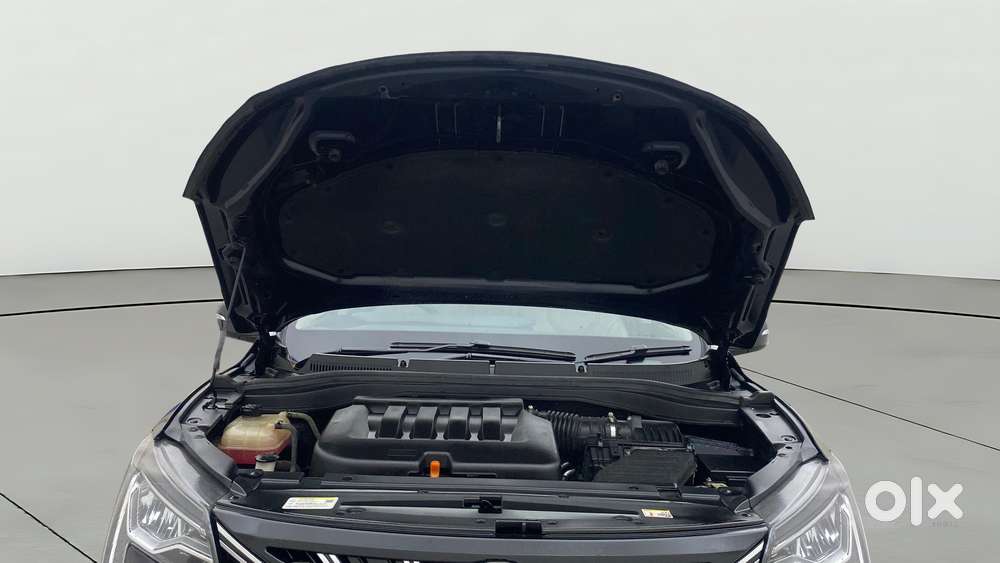 Mahindra Xuv700 2.0 Ax 5 Petrol Mt 7 Str, 2022, Petrol