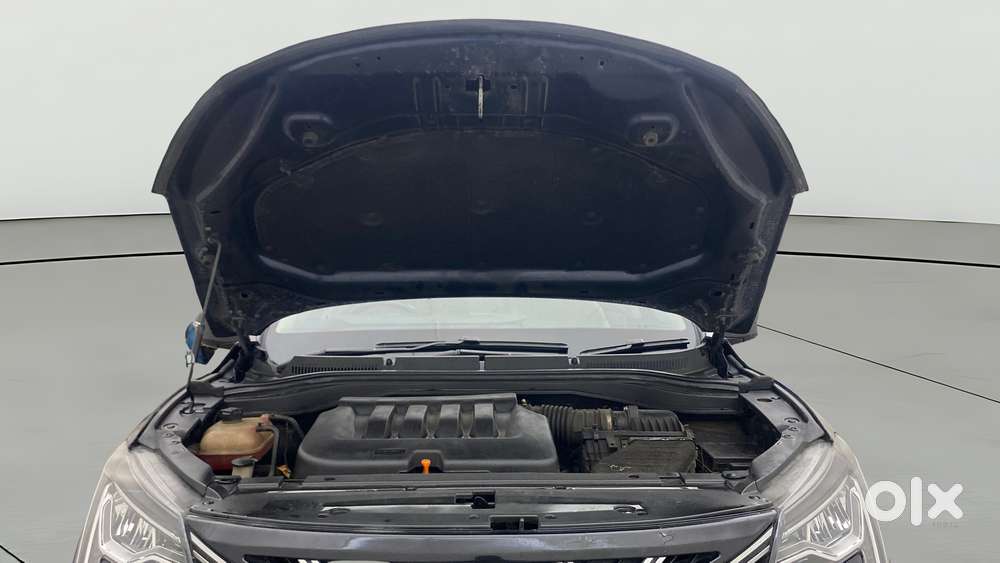 Mahindra Xuv700 2.0 Ax 7 Petrol Mt Str, 2021, Petrol