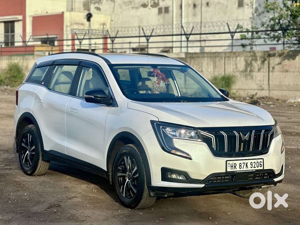 Mahindra Xuv700 2.0 Mx Petrol Mt 5 Str, 2023, Petrol