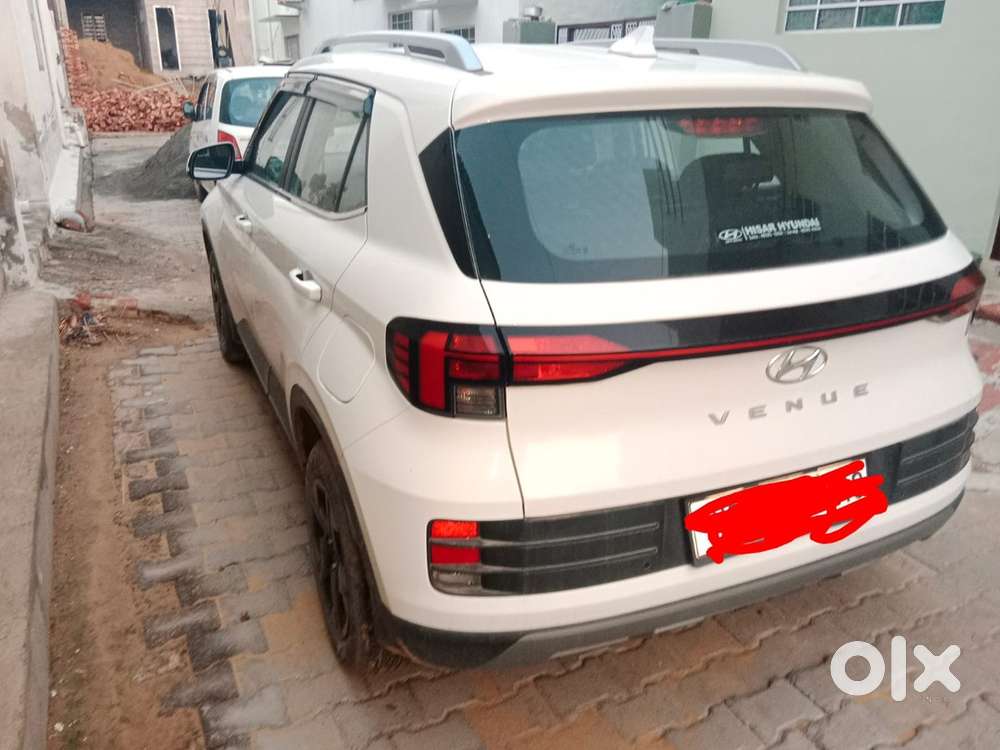 Hyundai Venue 2024 Diesel Well Maintained