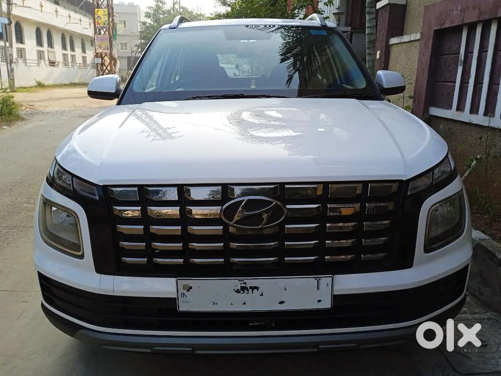 Hyundai Venue 2025 Model Petrol 2000 Km Driven