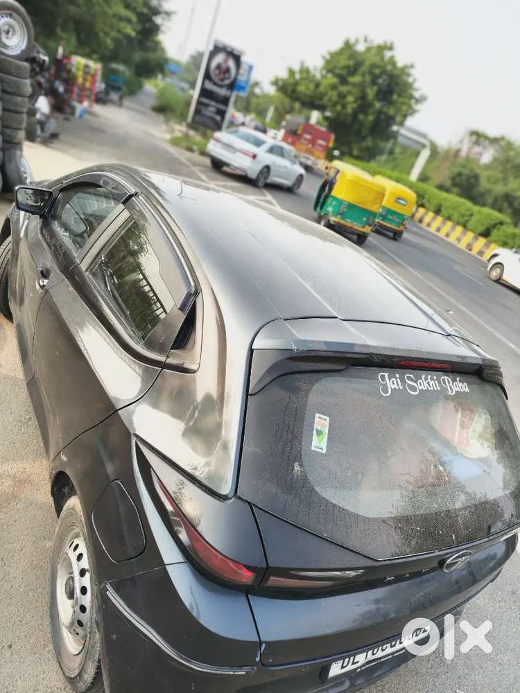 Tata Altroz Xe Petrol 2021