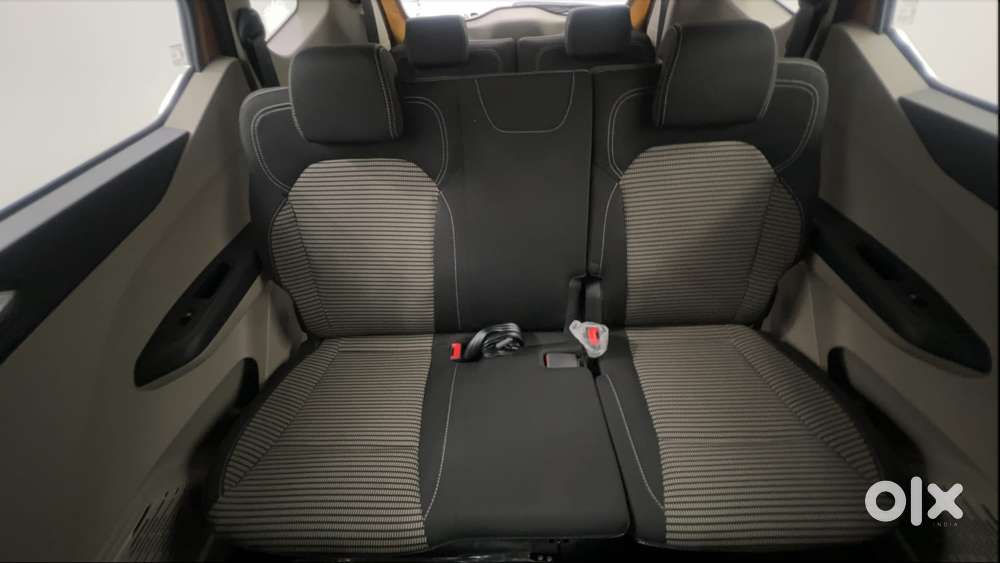 Renault Triber Rxz, 2023, Petrol