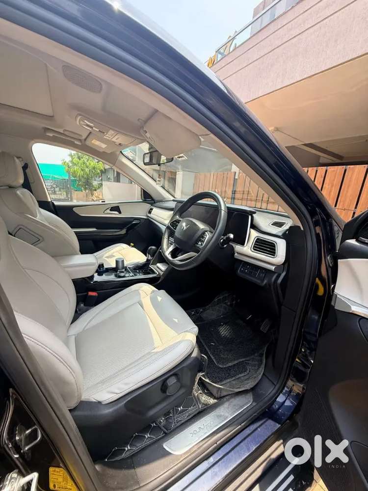 Mahindra Xuv700 Ax7 L Dsl At 7 Seater , Automatic , 1st Owner