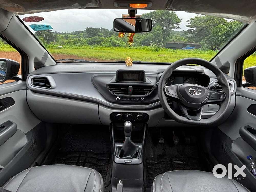 Tata Altroz 1.2 Xe, 2020, Petrol