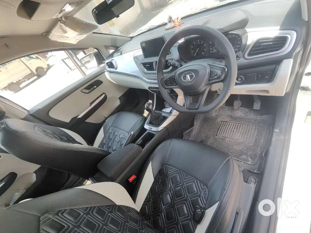 Tata Altroz 2023 Petrol 14958 Km Driven