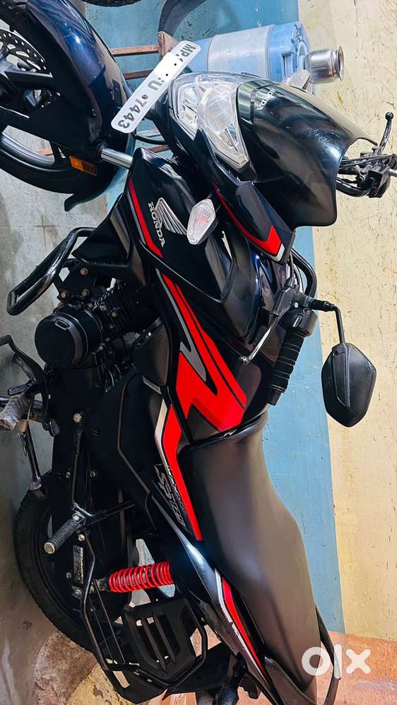 digital meter honda shine ad girl