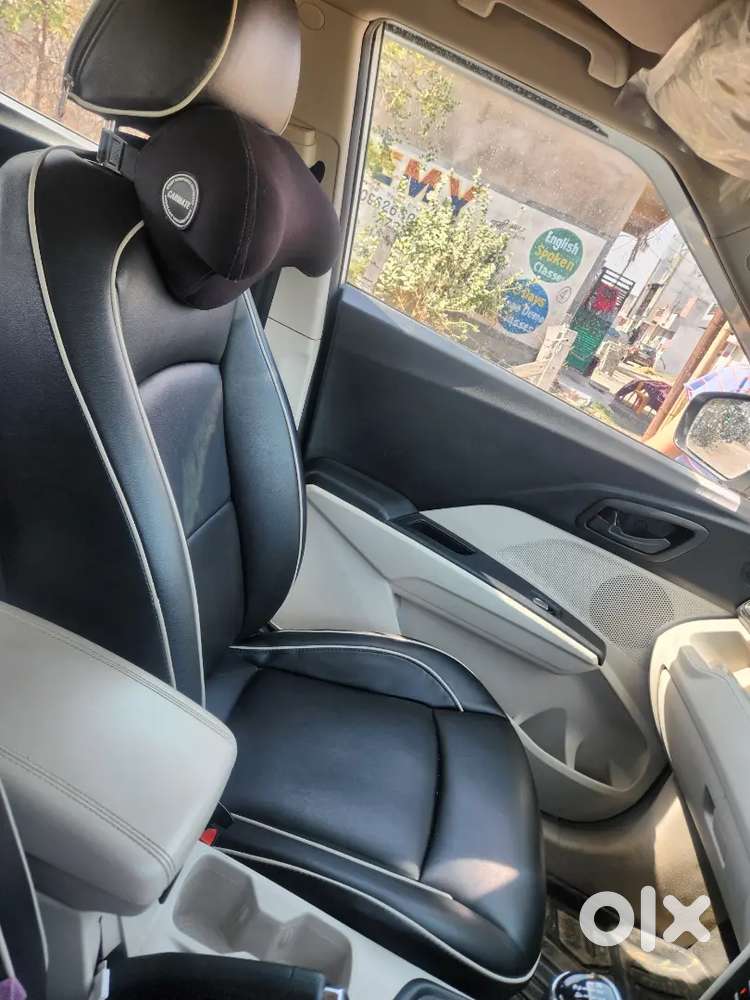 Mahindra Xuv300 2023 Petrol Well Maintained