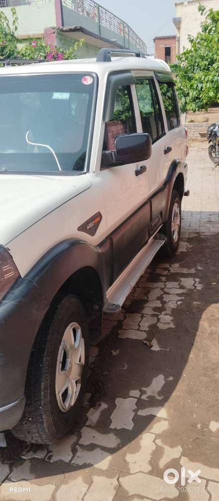 White Colour Good And Well Maintain Sigle Hand Used