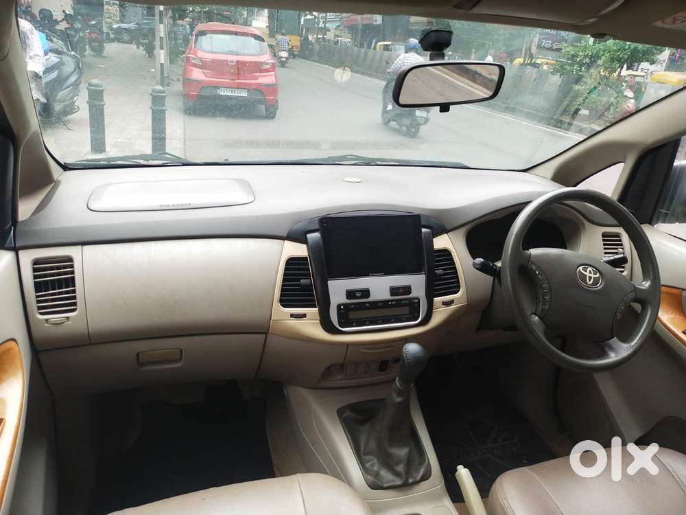 Toyota Innova 2.5 Vx 8 Str, 2011
