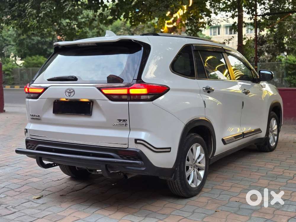 Toyota Innova Hycross 2.0 Vx Hybrid 7 Str, 2024, Petrol