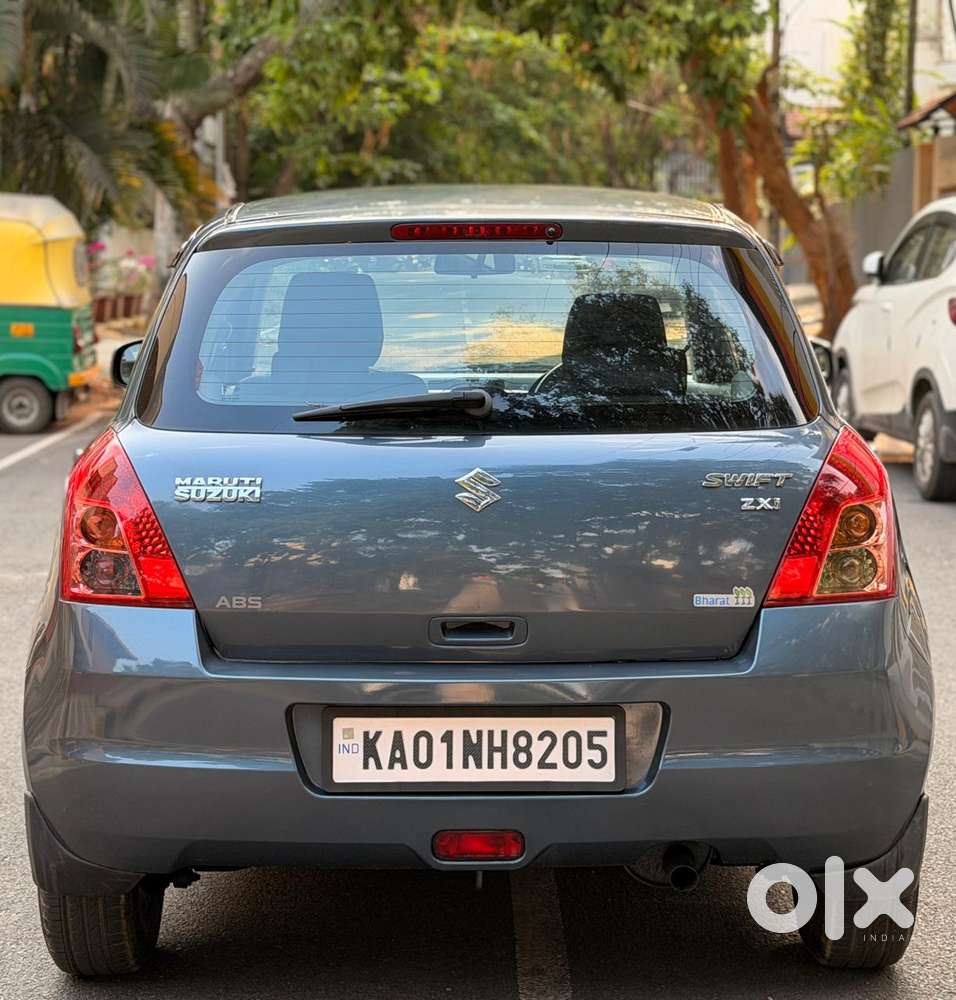 Maruti Suzuki Swift Vvt Zxi, 2011, Petrol