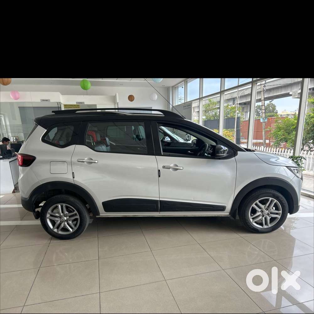 Renault Triber Rxz, 2023, Petrol