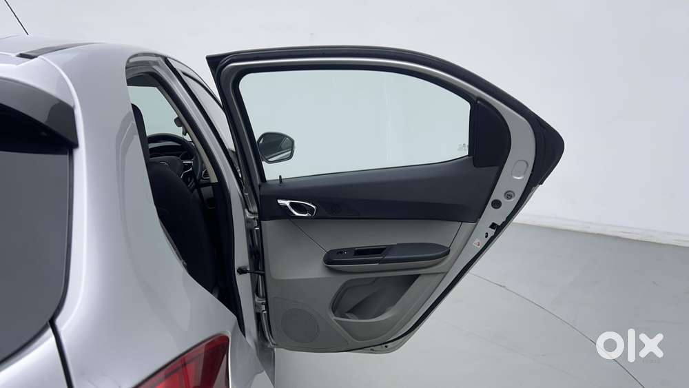 Tata Tiago Xza, 2017, Petrol