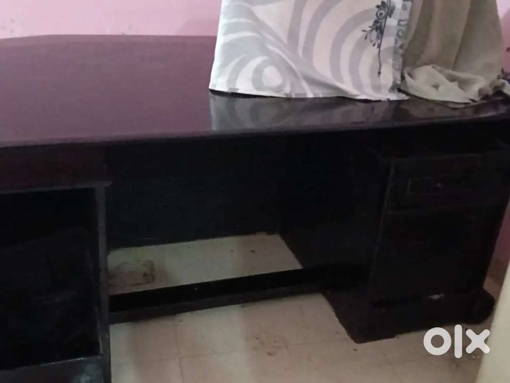 Office table for sale - good condition
