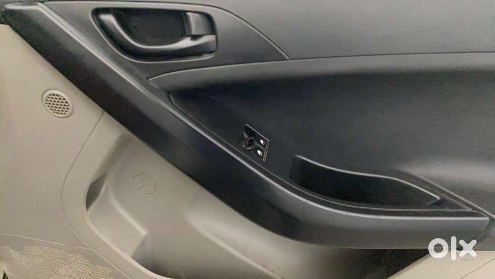 Tata Nexon 1.2 Revotron Xe, 2018, Petrol