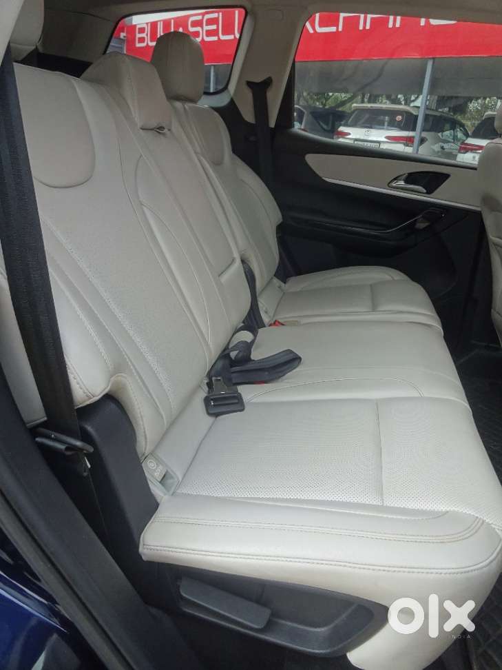 Mahindra Xuv700 2.2 Ax 5 Diesel At 7 Str, 2023, Diesel