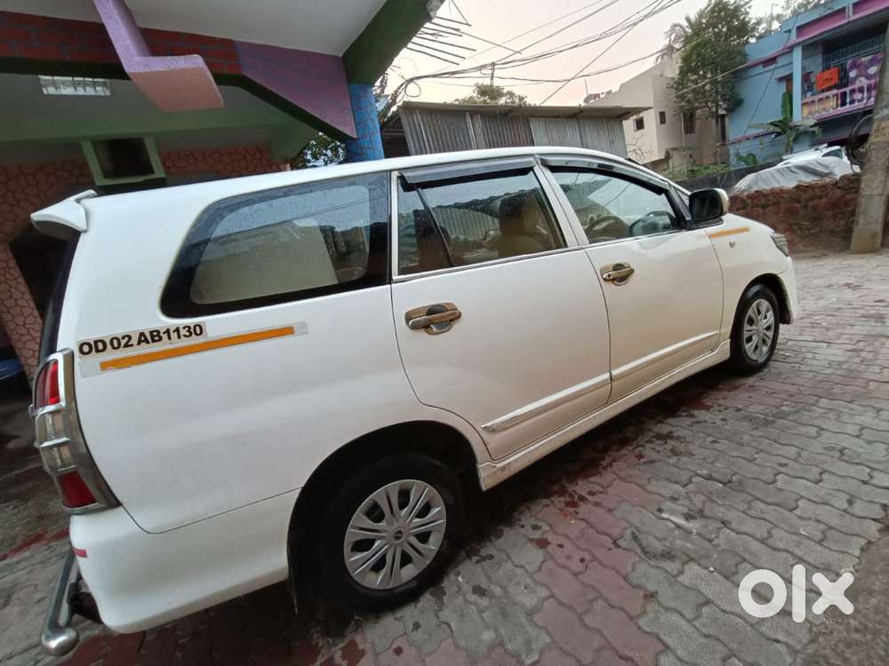 Toyota Innova 2.5 G (diesel) 8 Seater Bs Iv, 2016, Diesel