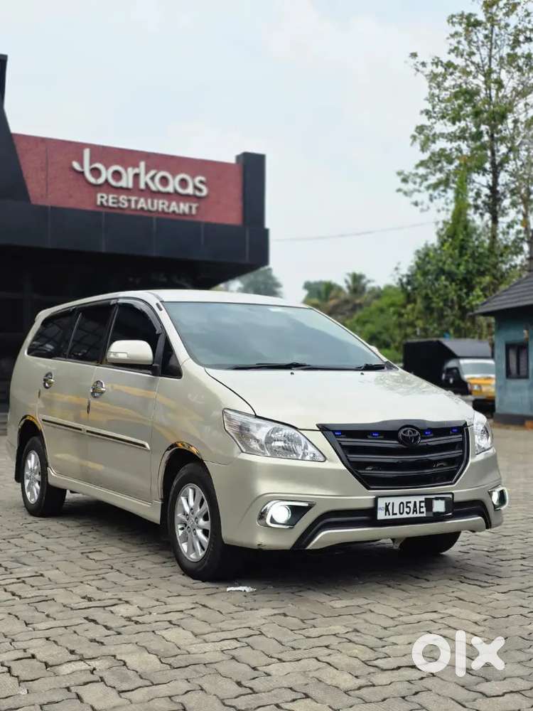 Toyota Innova 2012 2.5 V