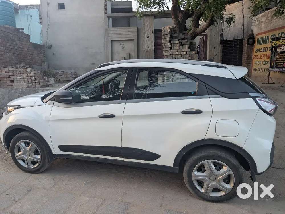 Urgent Sell: Tata Nexon 2020 Petrol 85000 Km Driven