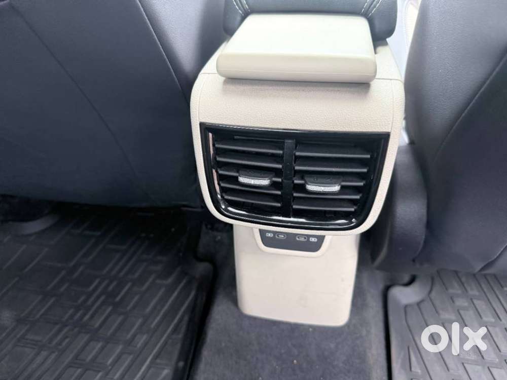 Skoda Slavia Style 1.0l Tsi Mt, 2022, Petrol