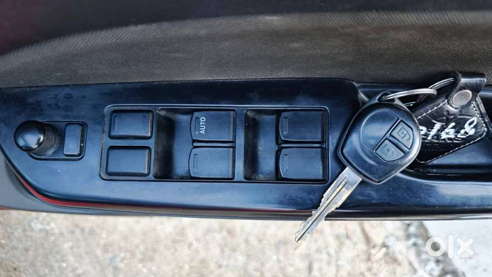 Maruti Suzuki Swift Vxi Optional, 2016, Petrol