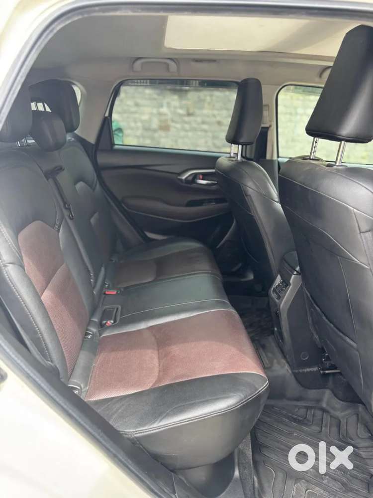 Maruti Suzuki Grand Vitara 1.5 Alpha Smart Hybrid At, 2022, Petrol