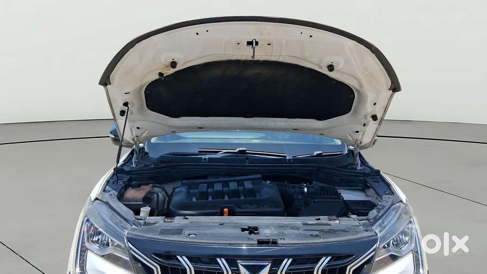 Mahindra Xuv700 2.0 Ax 5 Petrol Mt Str, 2022, Petrol