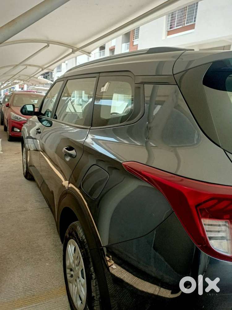 Kia Carens 2023 Petrol Well Maintained