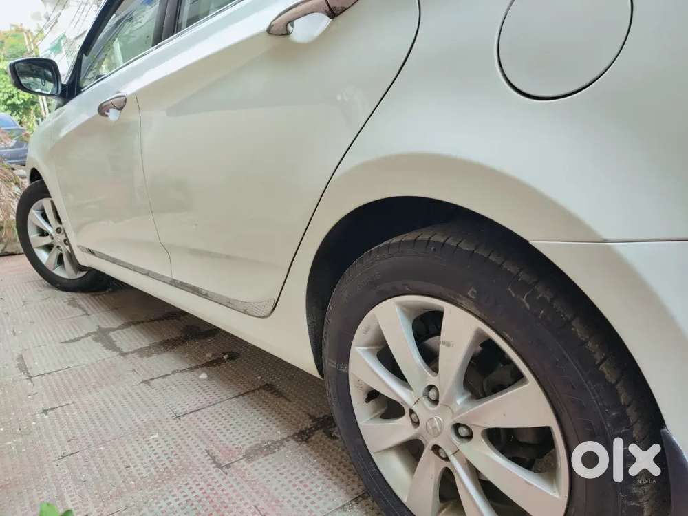 Hyundai Fluidic Verna 2011 Petrol 80000 Km Driven All Alloy Top Model