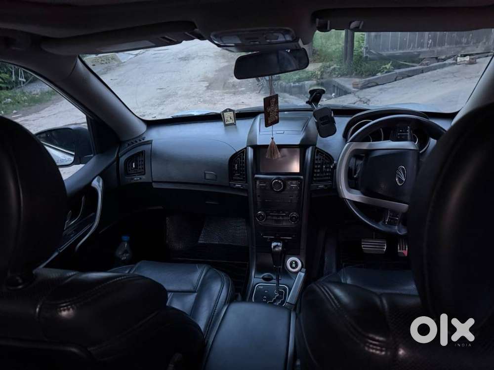 2017 Mahindra Xuv500 W10 Automatic (silver) – Good Condition – ₹7,00,0