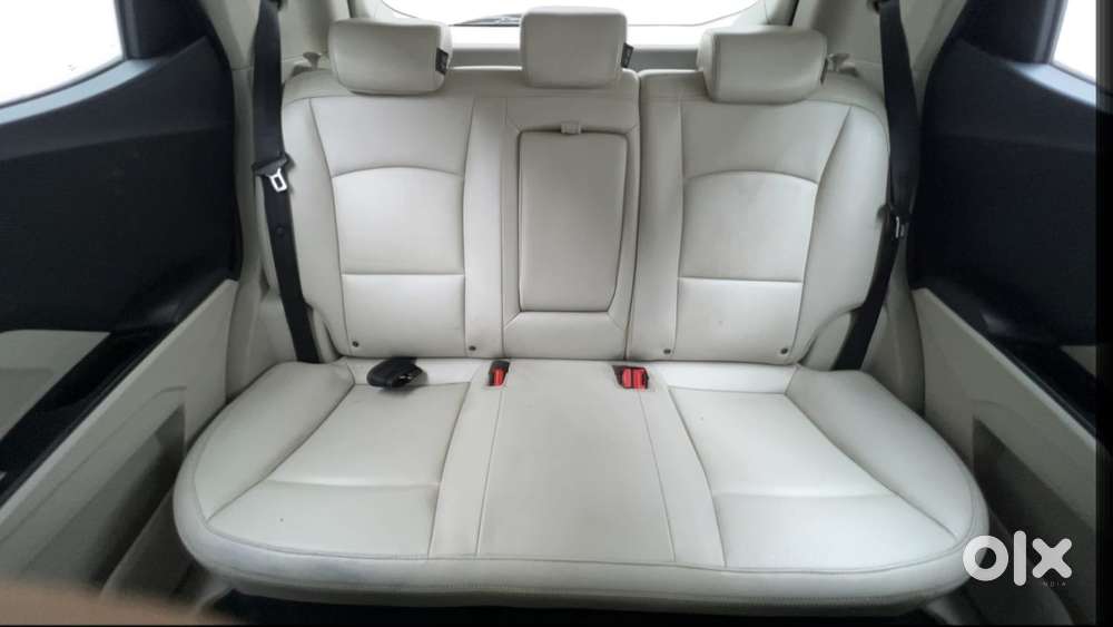 Mahindra Xuv300 1.2 W8 (o) Amt Petrol, 2023, Petrol