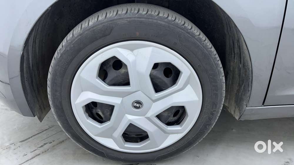 Tata Altroz 1.2 Xm Plus, 2022, Petrol