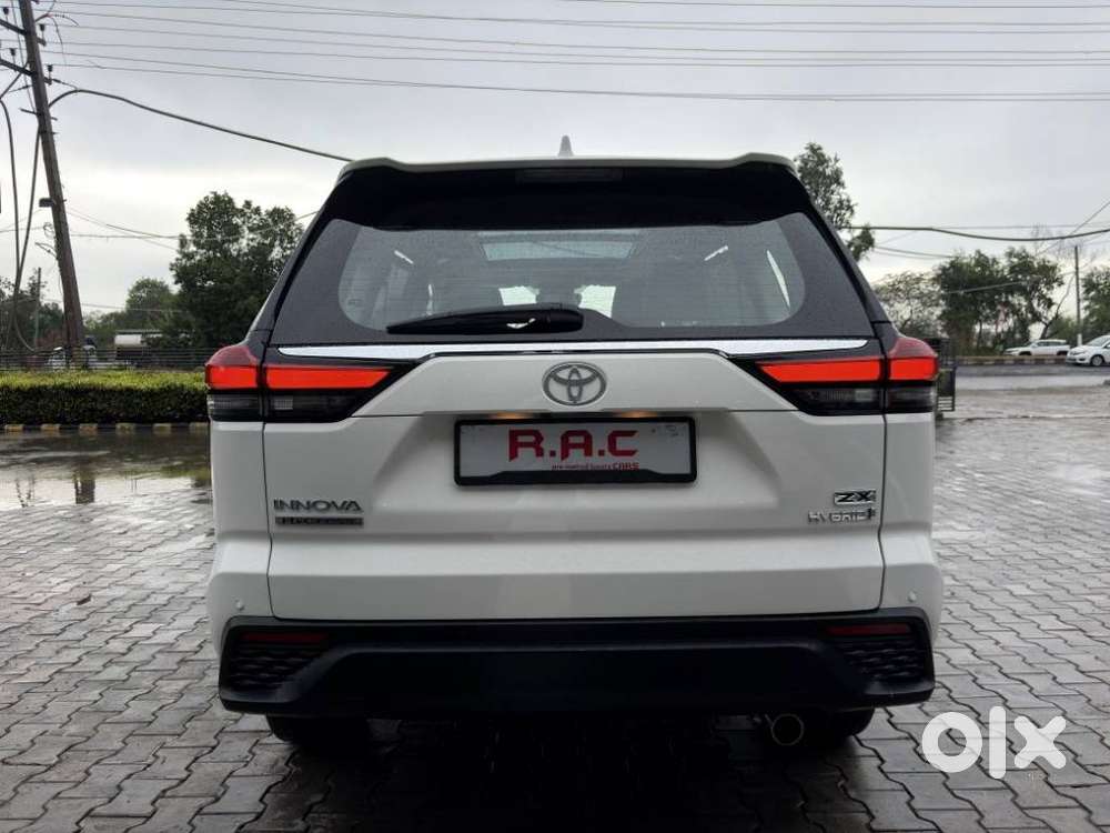 Toyota Innova Hycross 2.0 Zx (o) Hybrid 7 Str, 2023, Petrol