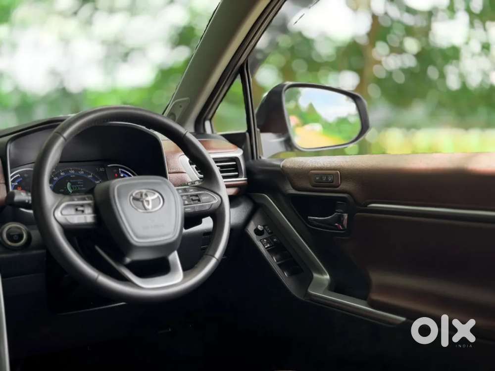 Toyota Innova Hycross 2.0 Zx (o) Hybrid 7 Str, 2024, Petrol