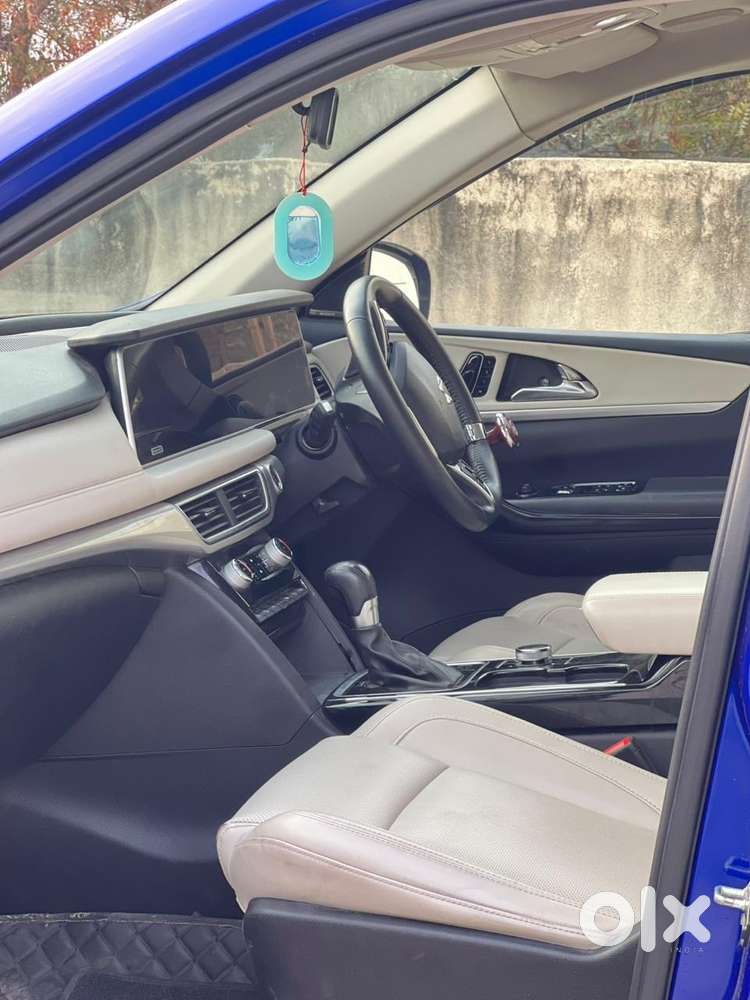 Mahindra Xuv700 2.2 Ax 7 Diesel At Str, 2022, Diesel
