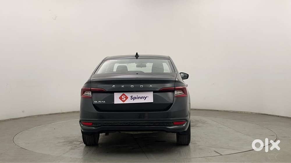 Skoda Slavia Ambition 1.0l Tsi At, 2022, Petrol
