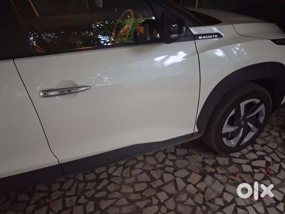 Nissan Magnite 1.0 Xv Premium, 2025, Petrol