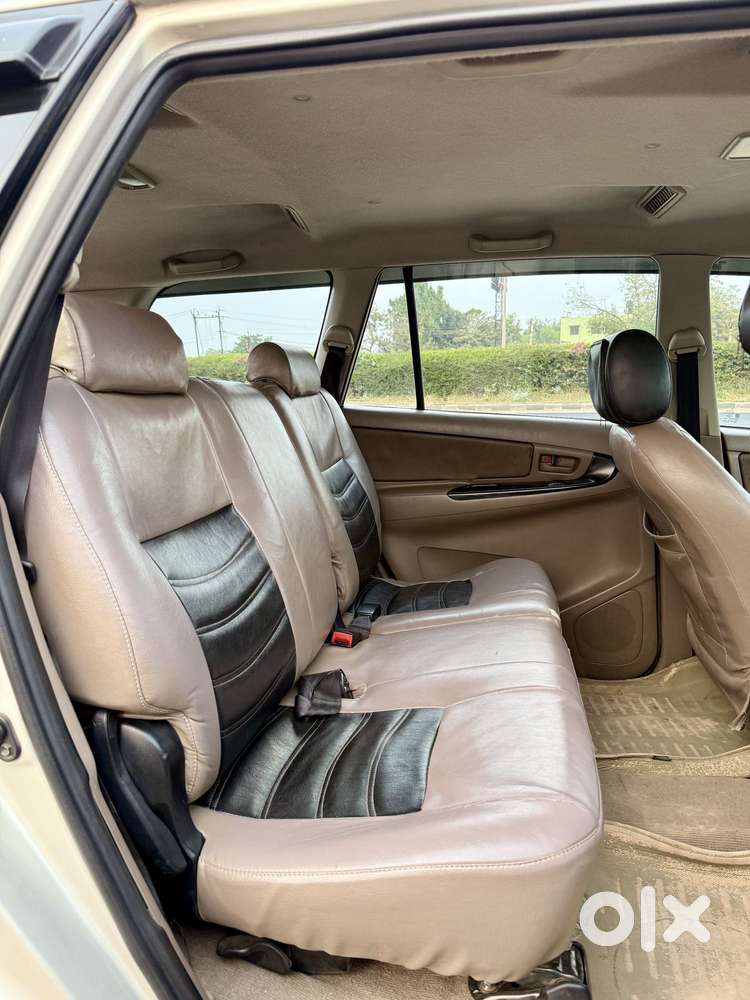 Toyota Innova 2.5 G (diesel) 8 Seater, 2015, Diesel